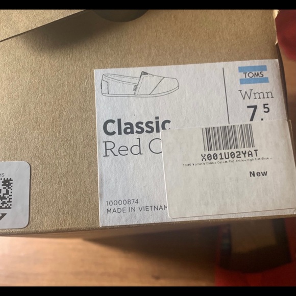 TOMS red/burgundy slip ons - Picture 3 of 3